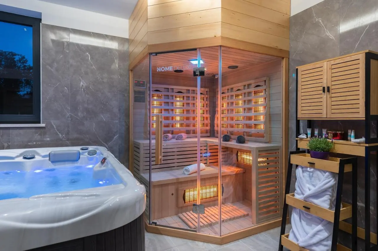 Green Luxury II With Heated Pool, Jacuzzi & Sauna