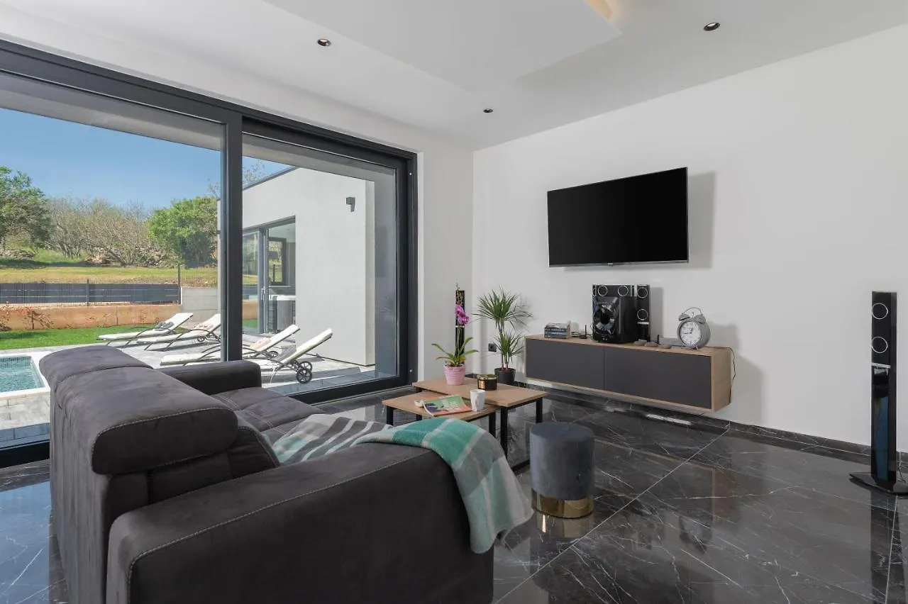 Green Luxury II With Heated Pool, Jacuzzi & Sauna Vila