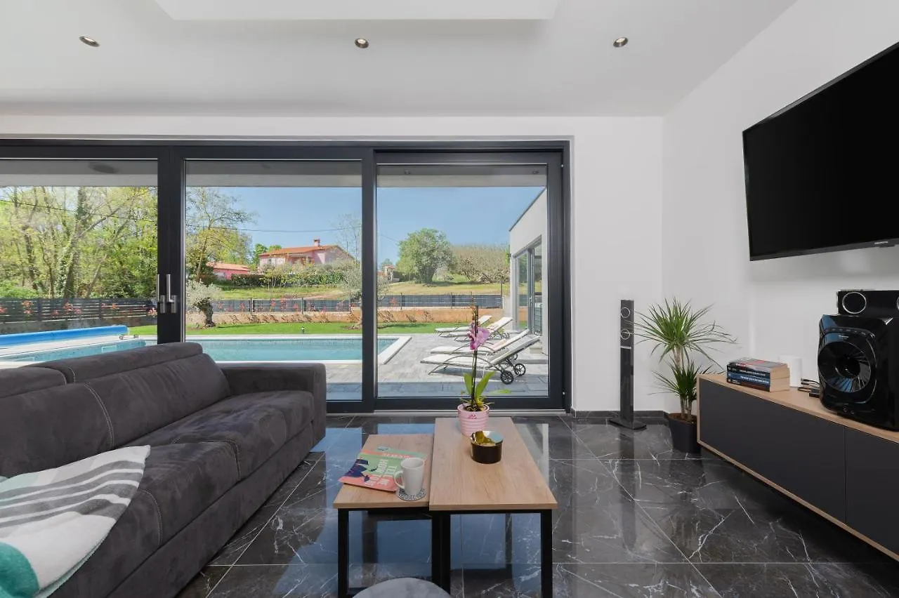 Green Luxury II With Heated Pool, Jacuzzi & Sauna